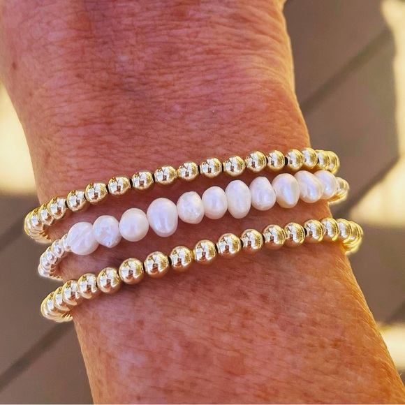 4mm handmade 14k gold filled bead stretch bracelet - Picture 7 of 8